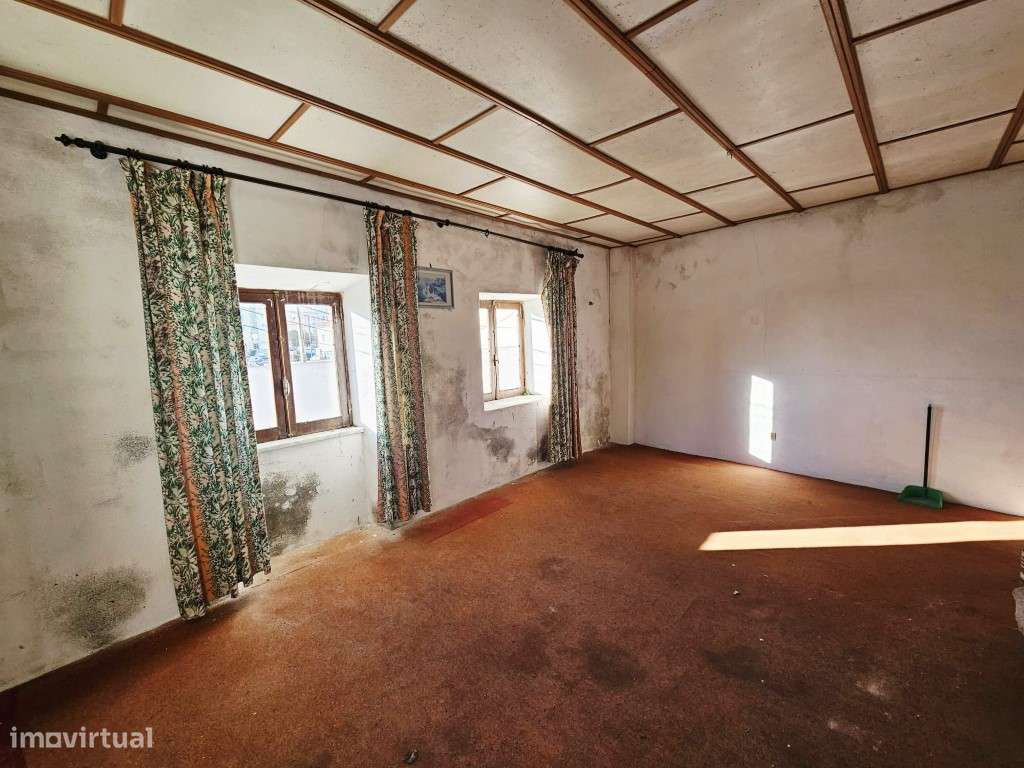 Prédio com quintal - Grande imagem: 5/16