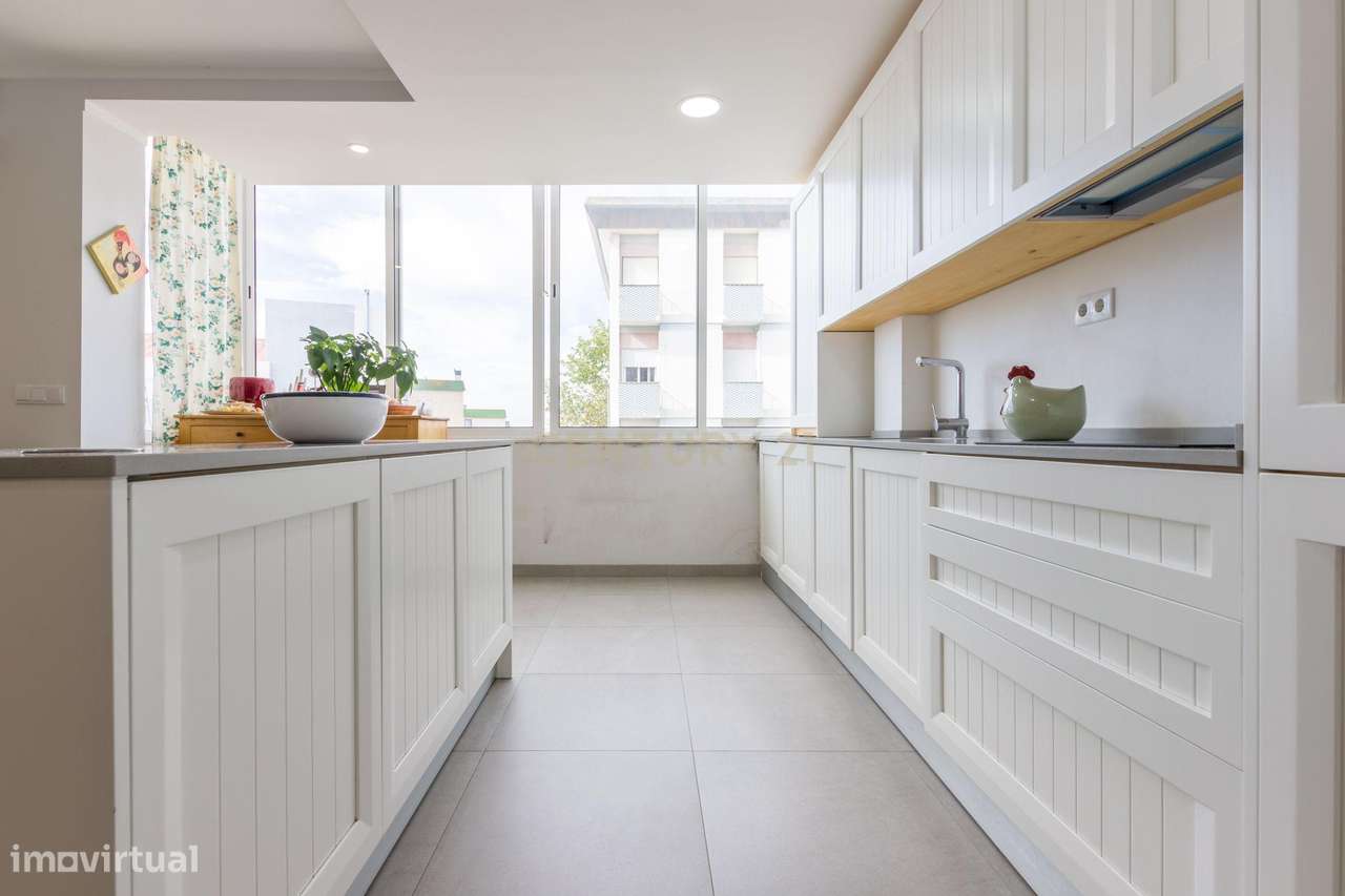 Apartamento T3 em Barreiro com Varandas e Boa Exposição Solar - Grande imagem: 4/21