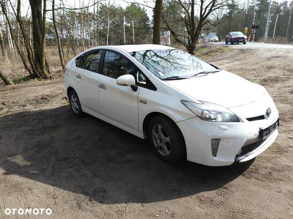 Toyota Prius (Hybrid) Life - 1