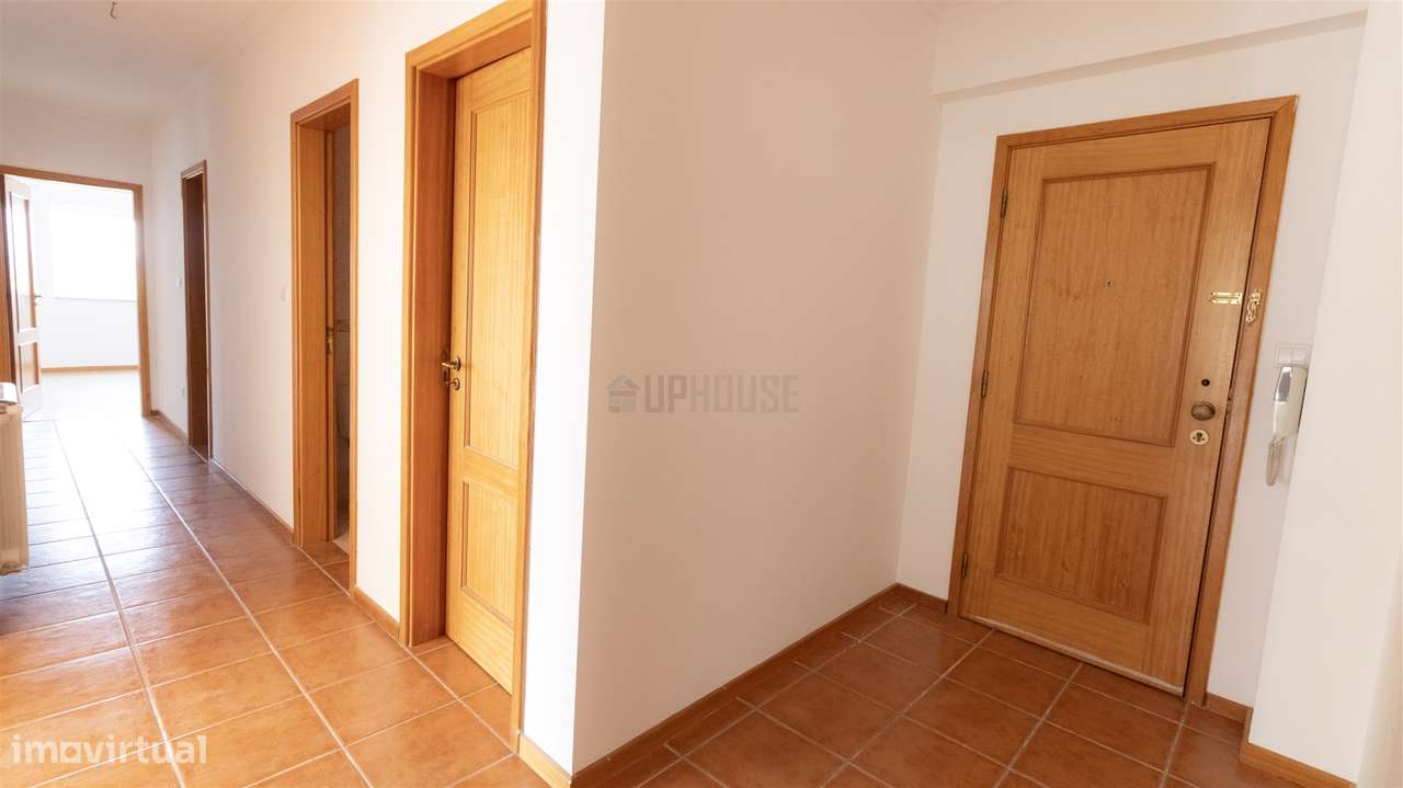 Apartamento T2 com Garagem Fechada - A Dois Minutos do Centro de Viseu-5