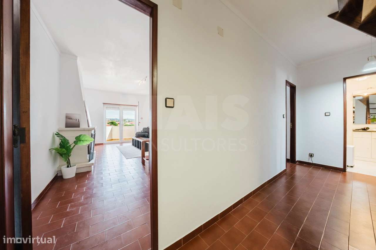 Apartamento T2 com Sótão e Varanda junto à Praia do Baleal-6