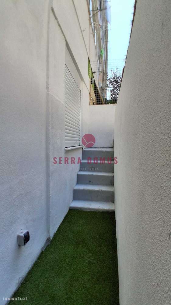 Apartamento T1+1 de 46 m² com logradouro de 20 m² em Sacavém-5