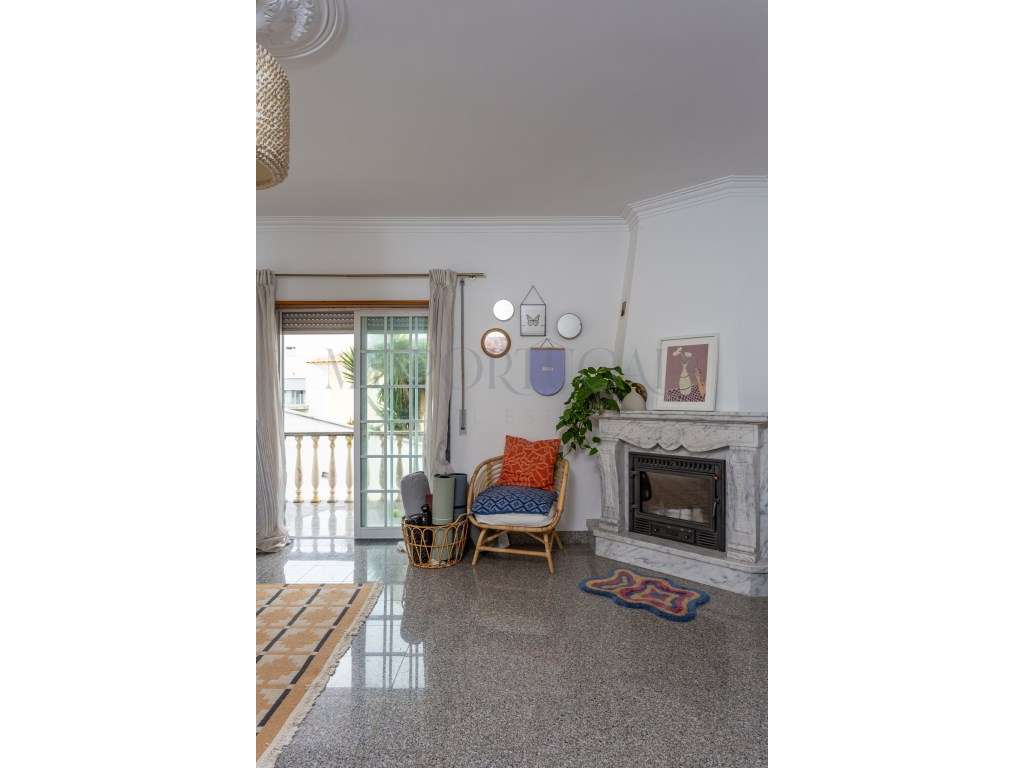 Moradia T4+1 em Ribamar: Onde o Mar e o Conforto se Encontram-18