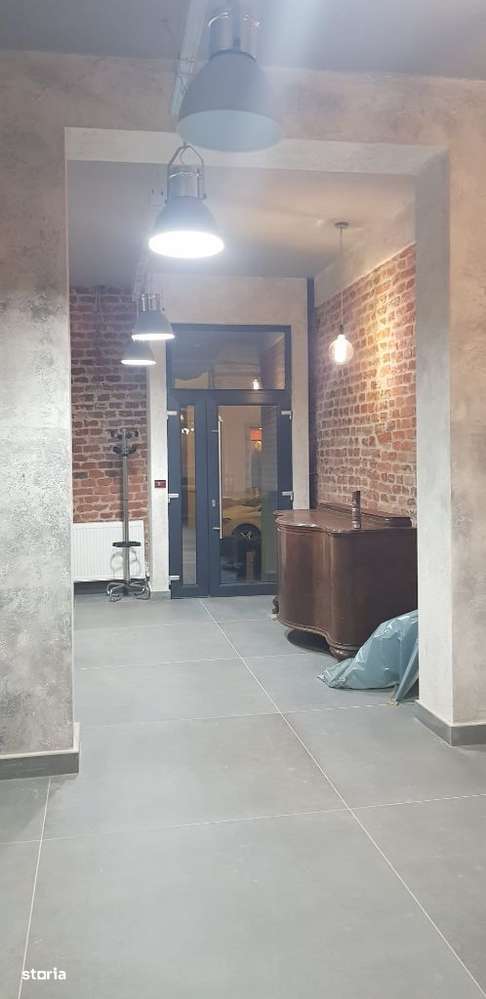 Spatiu comercial de vanzare in zona centrala - Imagine principală: 3/15
