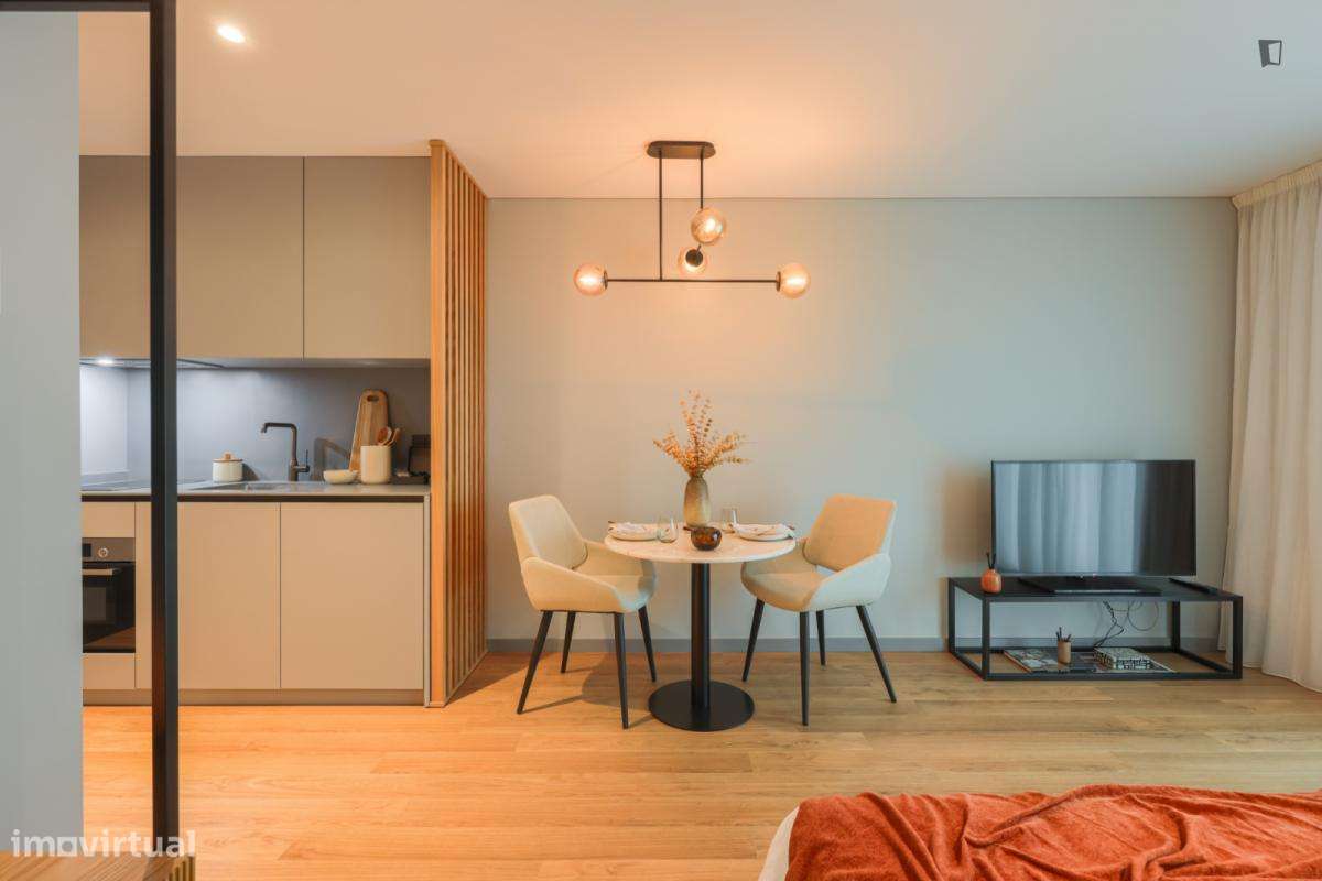 Estúdio - localizado em Ramalde Porto - Grande imagem: 4/23