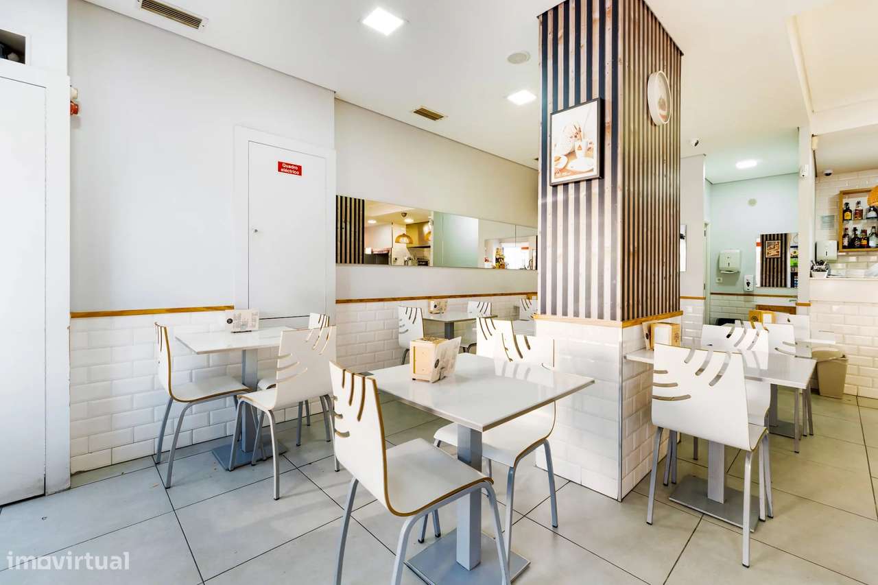 Pastelaria com Fábrica e Esplanadas – Rua da Bélgica, Canidelo - Grande imagem: 5/25