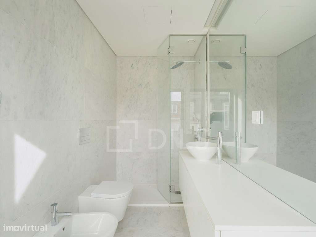 Penthouse T3 com varanda ampla e garagem privada, em Lisboa-26