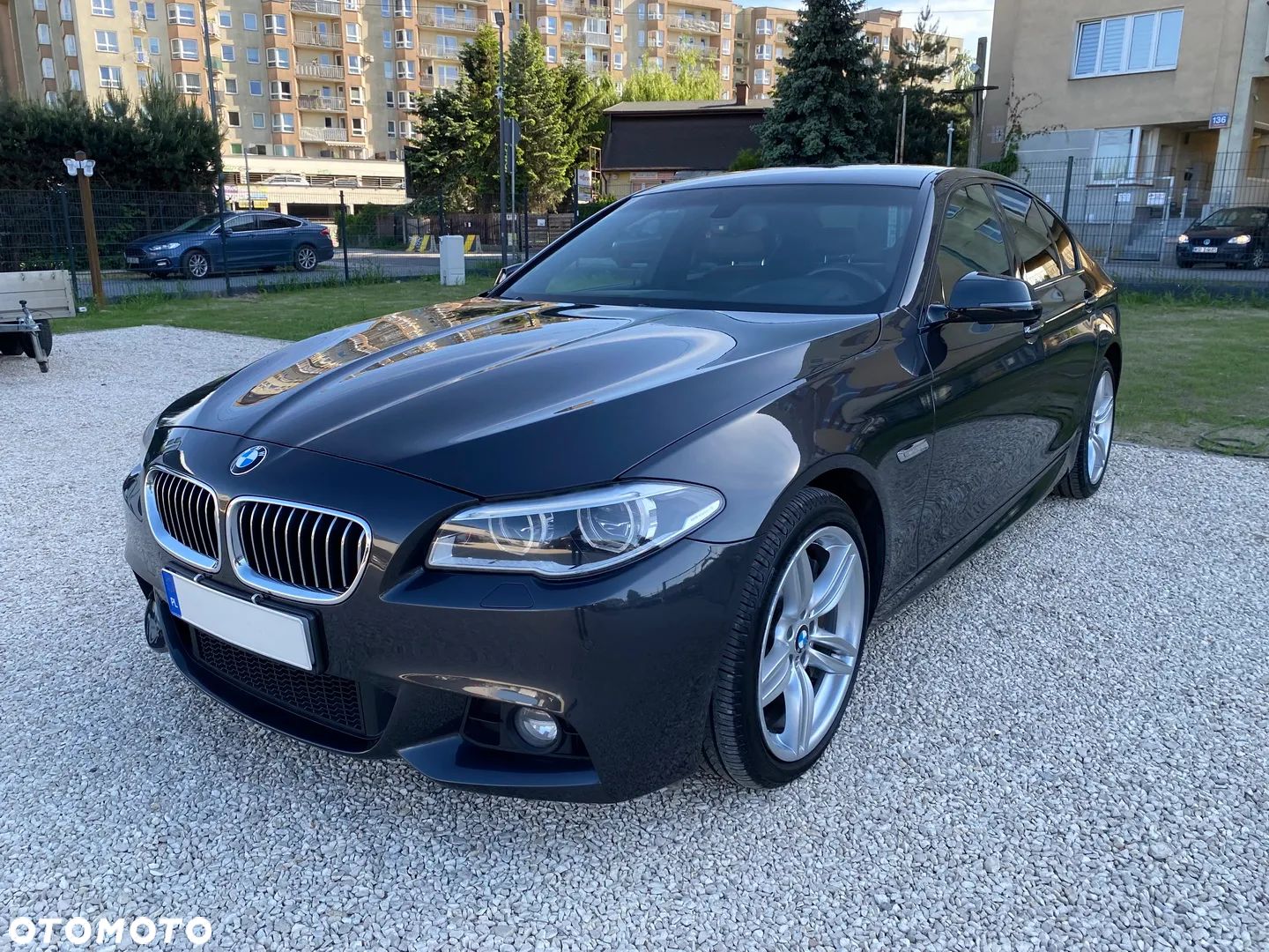 BMW Seria 5 550i xDrive - 1