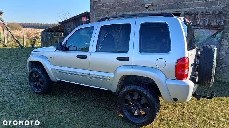 Jeep Liberty 3.7 4x4 - 8