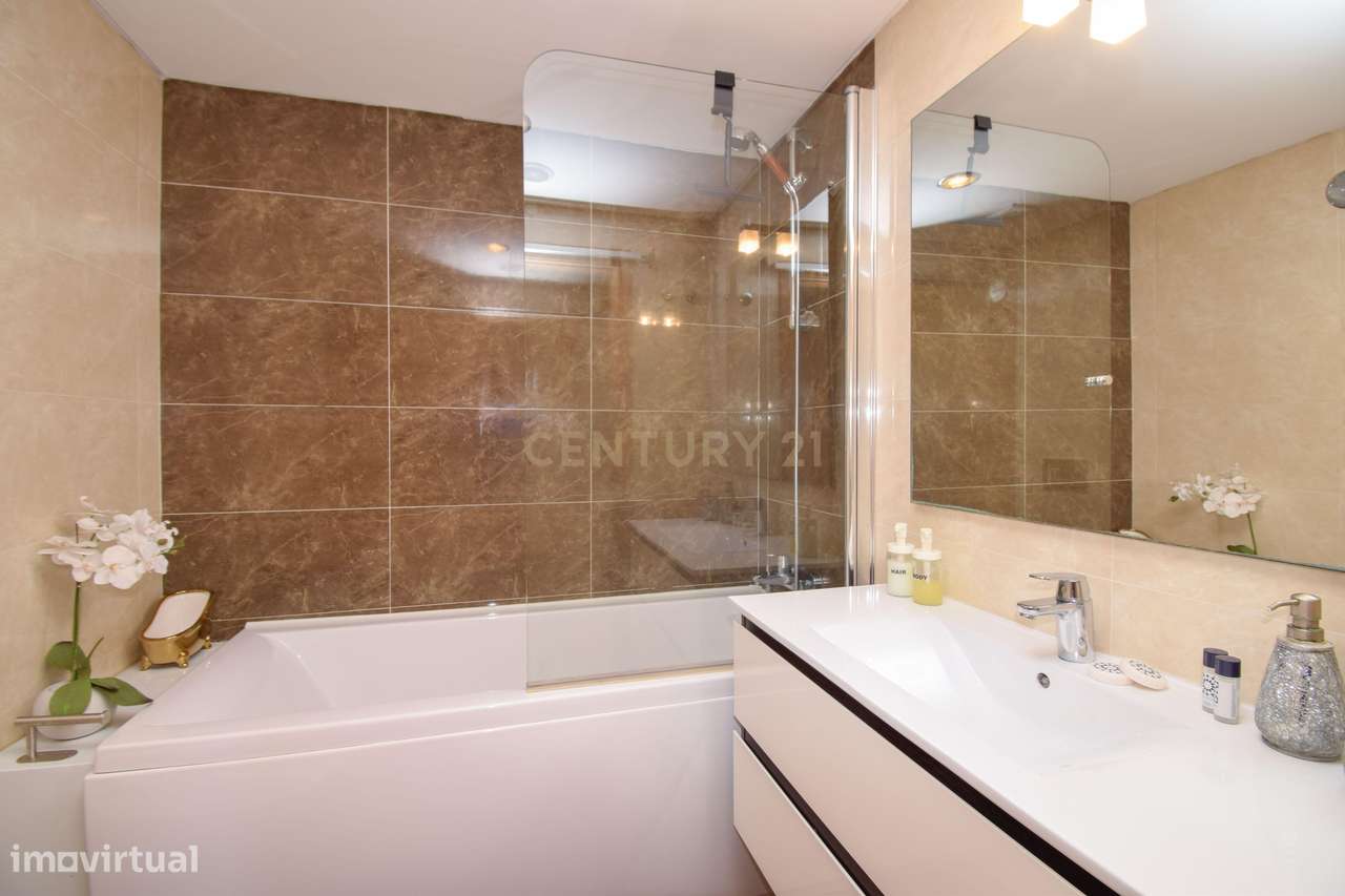 Apartamento T3 com Áreas Generosas e Vista Desafogada-10