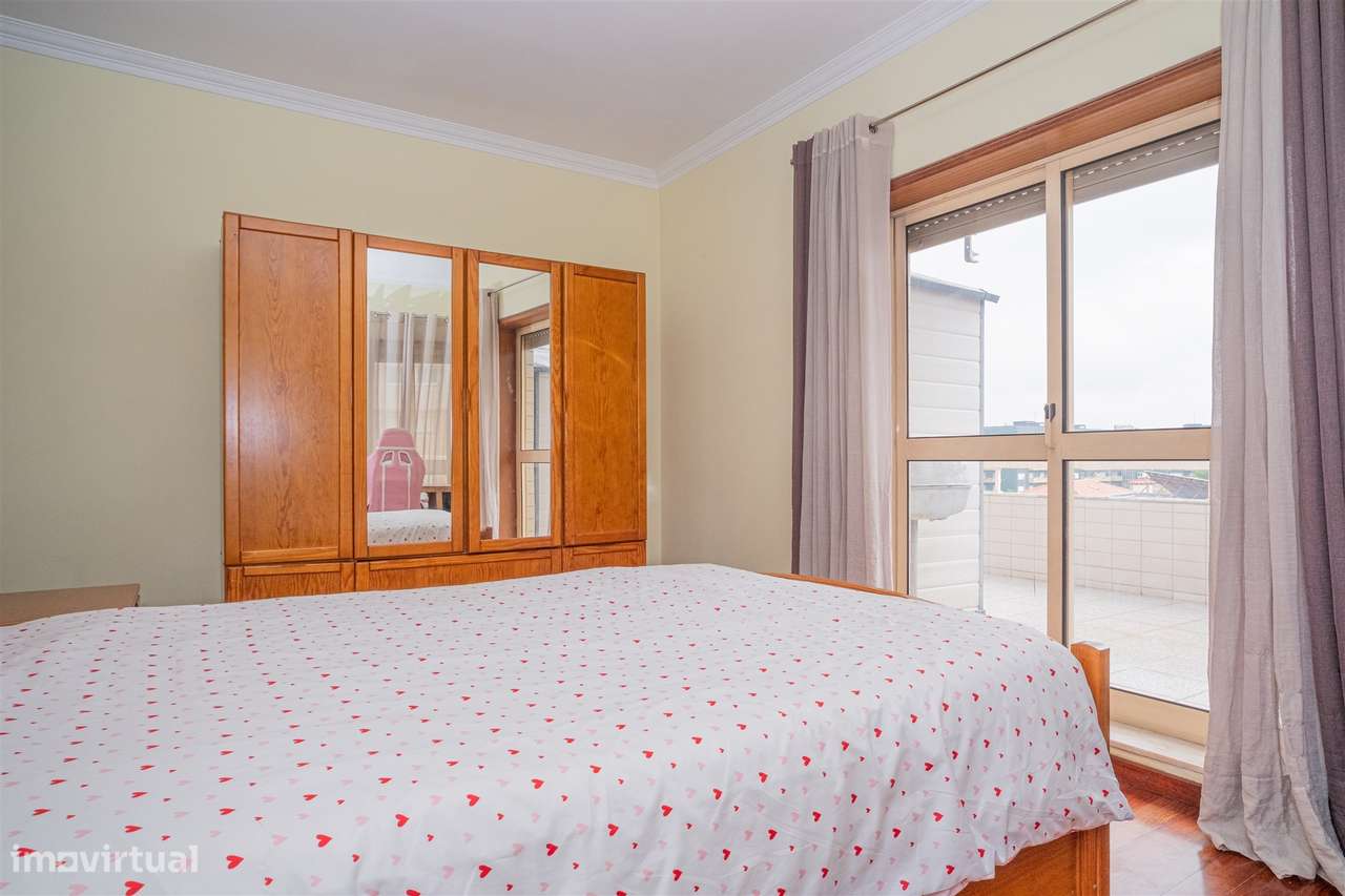 Apartamento T4 em Barcelos – Espaço, Conforto e Excelente Varanda!-22