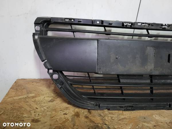 Grill atrapa zderzaka przedniego Peugeot 208 Lift - 2