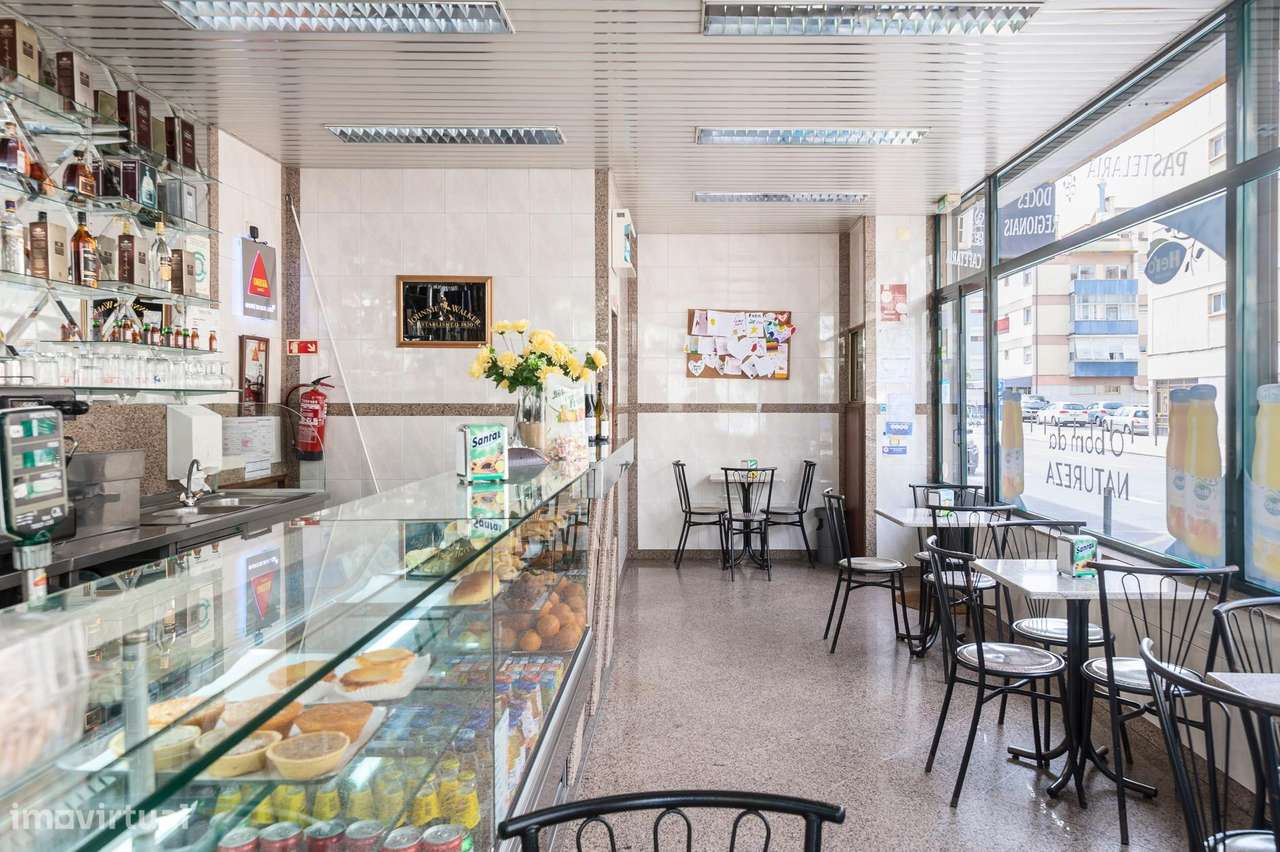 TRESPASSE de Cafeteria | 40m2 | 2 Montras | Estrada de Benfica-3