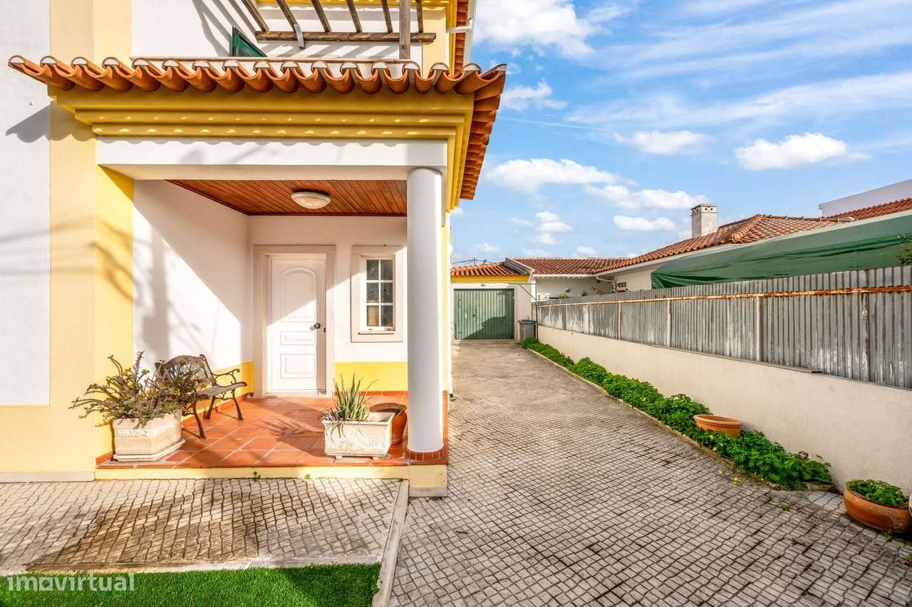 Moradia Isolada T3 com jardim, Aroeira, Almada-27