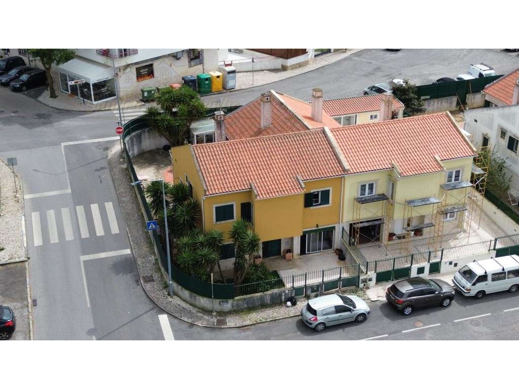 Moradia T4 com Logradouro e Garagem-30