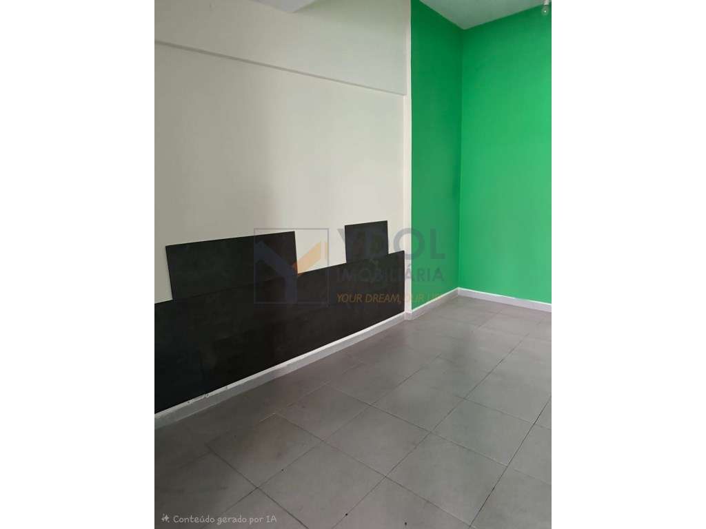Loja com Espaço Versátil · Pronta a Usar · Ideal para Serviços ou C...-6
