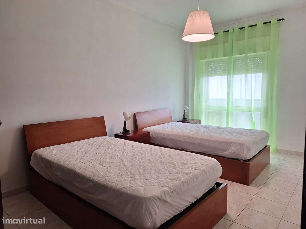 Arrenda-se ao ano Apartamento T2, R/C, mobilado, em Faro. 1200€/mês - Grande imagem: 2/5