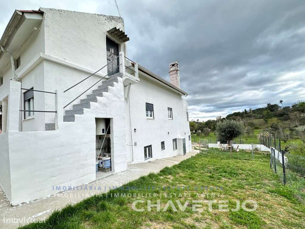 Moradia espaçosa de 2 pisos com terreno a 4.4 km da cidade de Tomar. - Grande imagem: 3/43