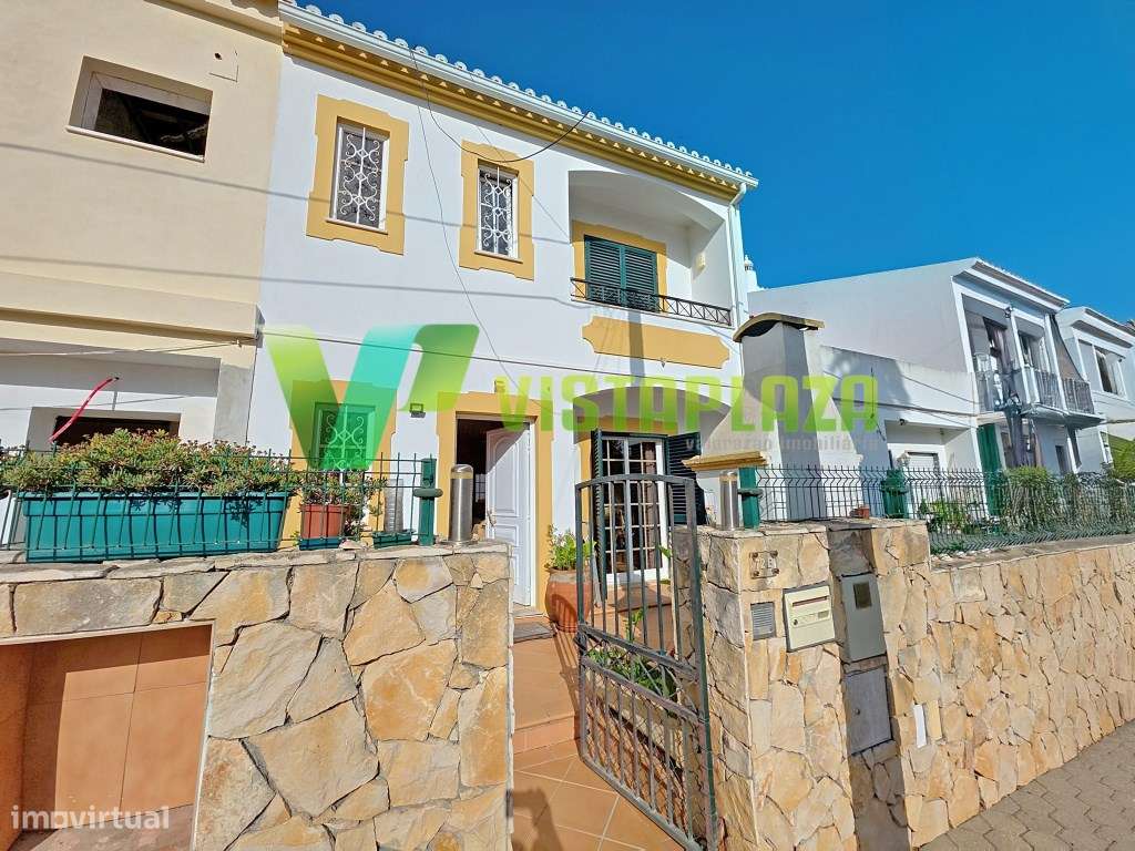 Moradia em Portimão-Ladeira do Vau com Três Quartos, Varanda e Terr... - Grande imagem: 2/25