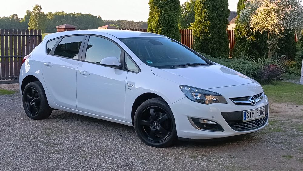 Opel Astra J 1.4 T Edition 150 2013