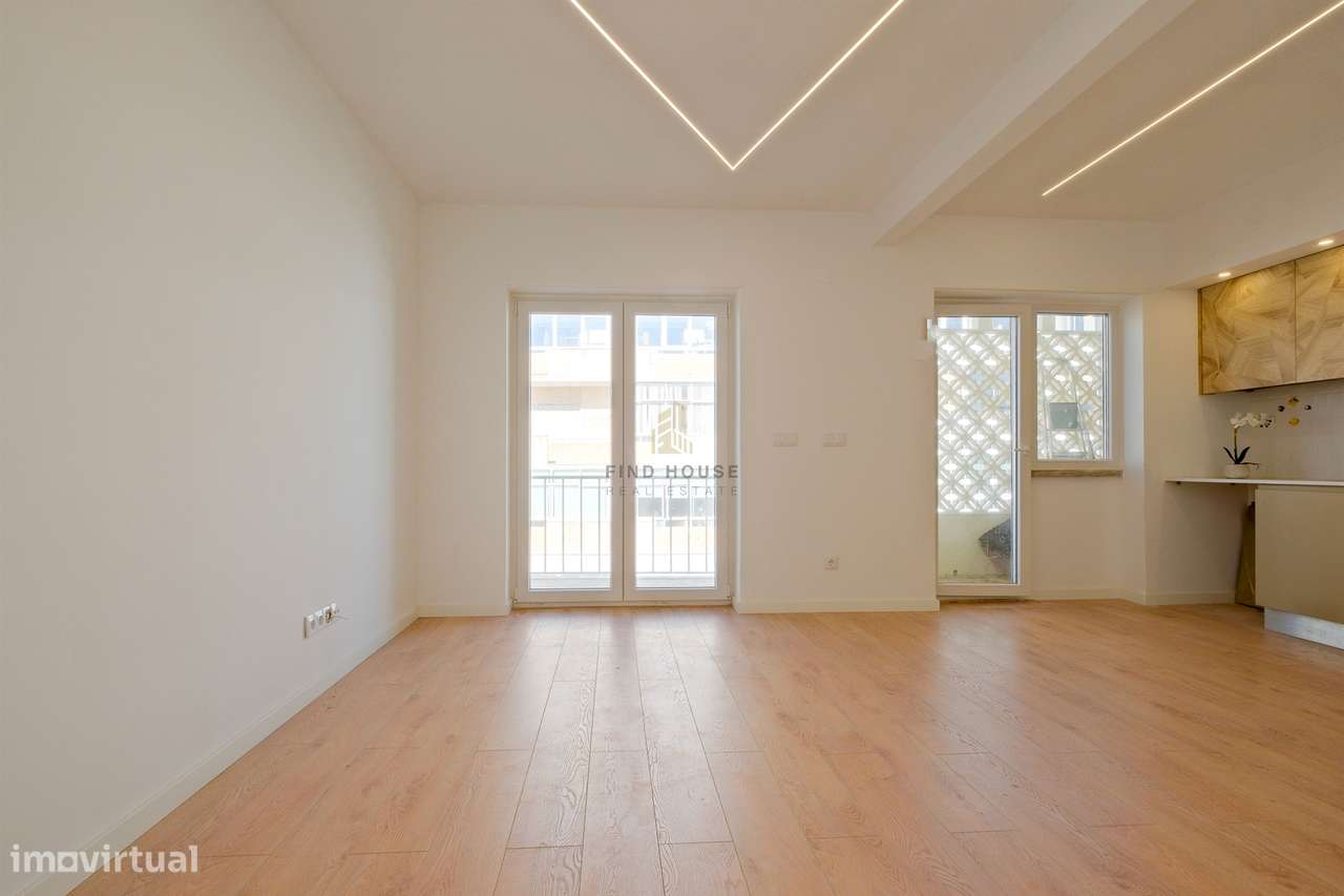 Apartamento T2 totalmente remodelado no centro de Almada-9