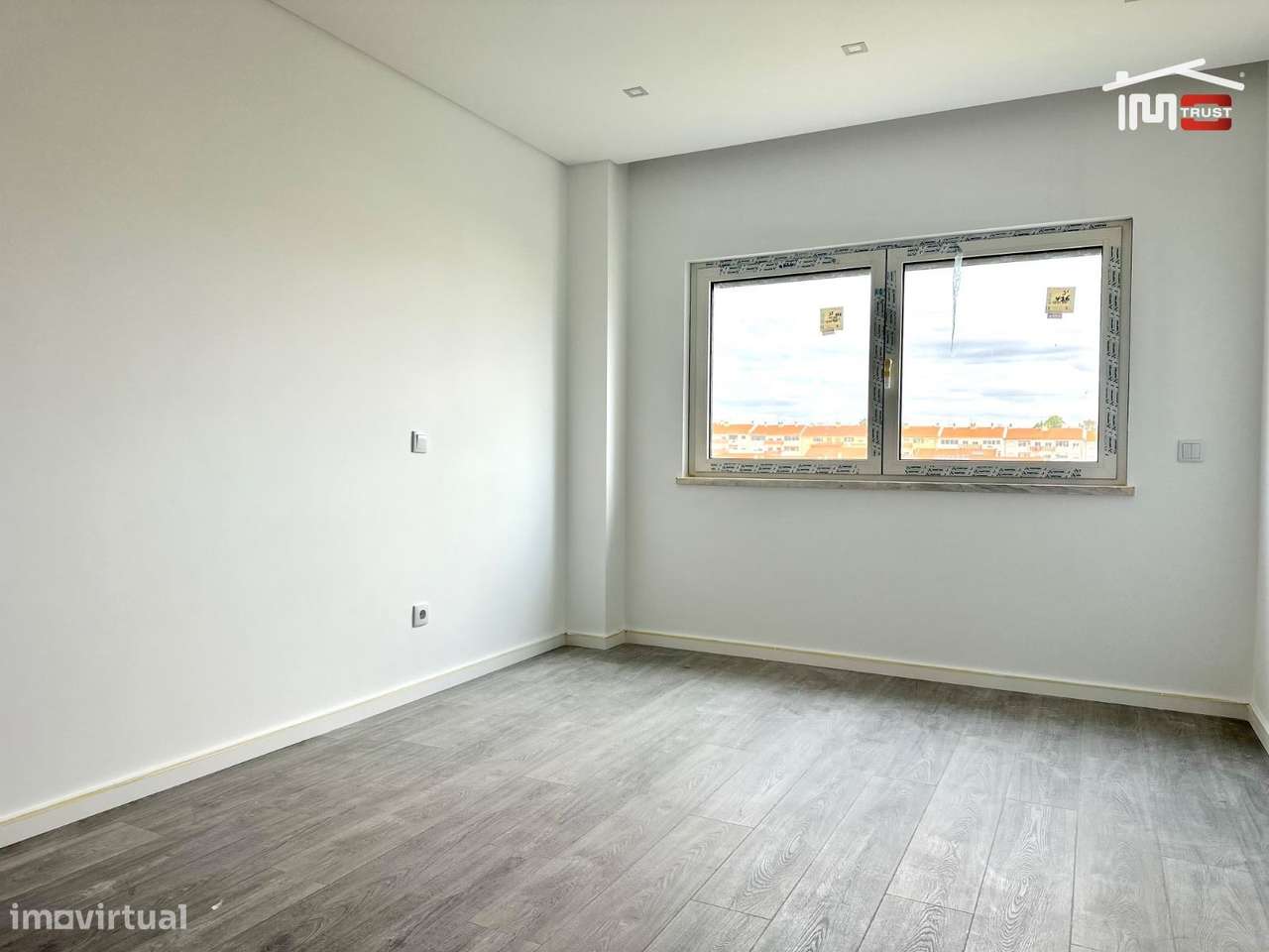 Incrivel Apartamento T3 com Varandas, Garagem e Arrecadação-32