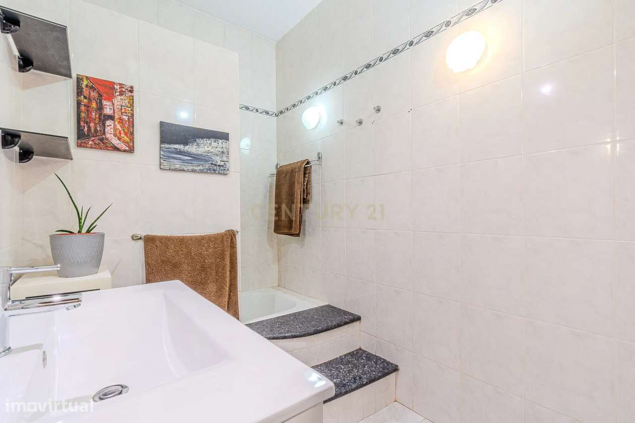 Apartamento de dois quartos em condomínio com piscina e jardim – Pátio-15
