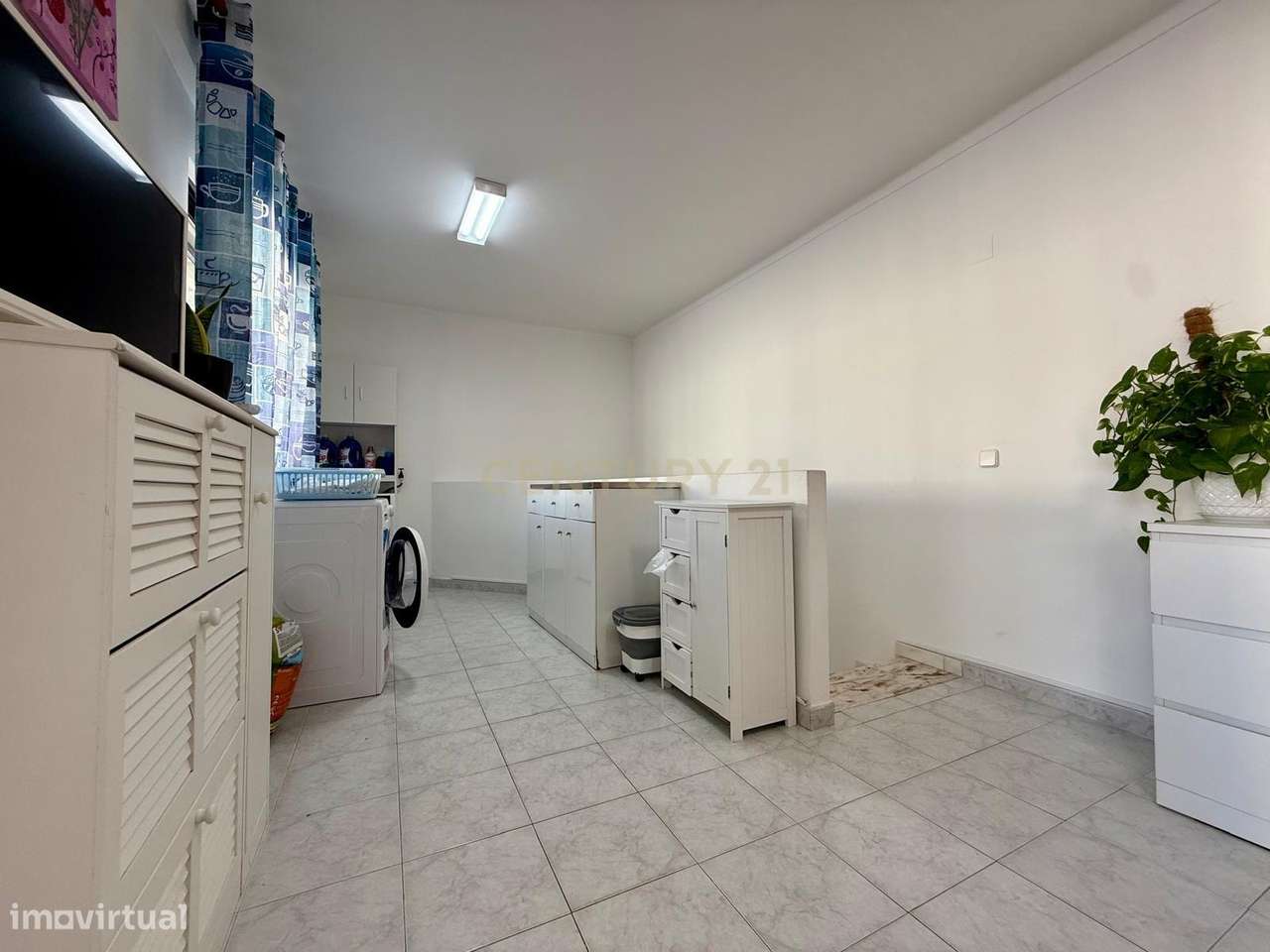 Moradia T3 em Olhão, com Terraço e Boa Exposição Solar na Baixa-14