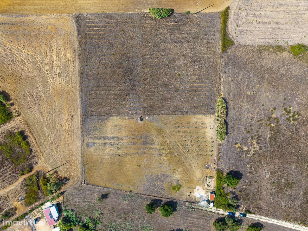 Excelente propriedade com área total de 13 680m2, localizada na Ereira-12