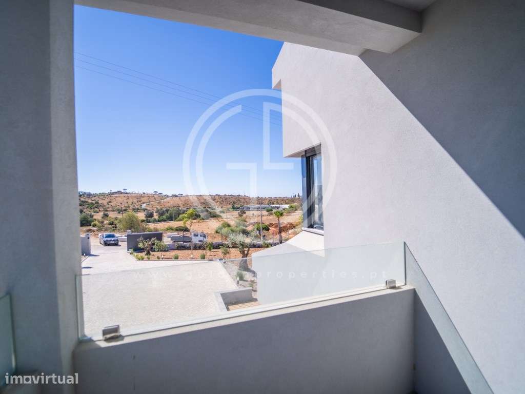 Invista na sua casa de sonho! Moradia T5 em Quarteira, perto da Pra...-33