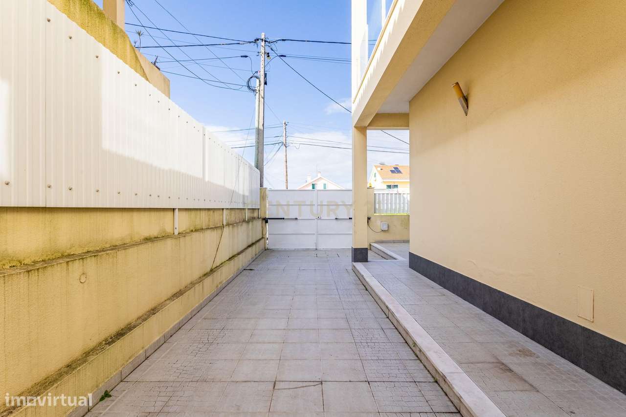 Moradia T4 remodelada na Quinta do Conde-24