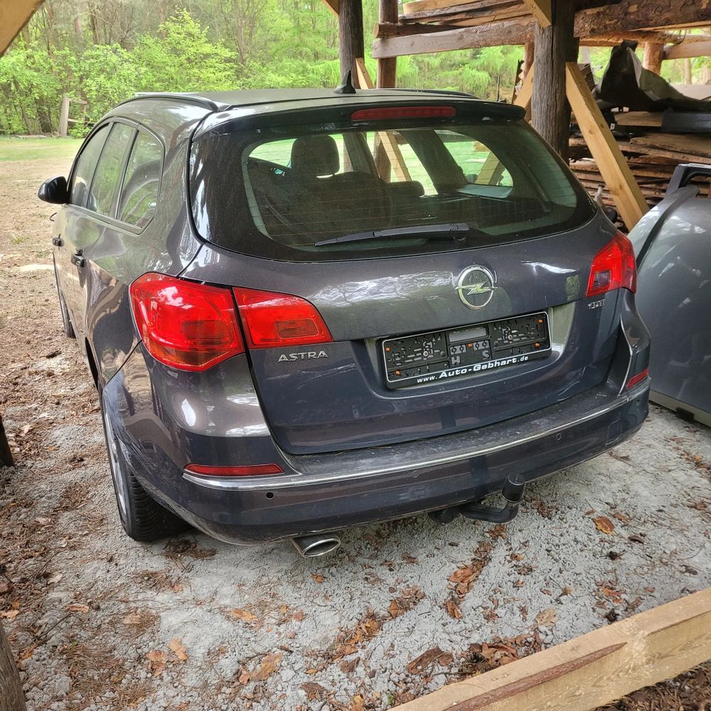 Opel Astra J 2.0 CDTI DPF ecoFLEX SportsTourer Start/Stop Exklusiv 2013