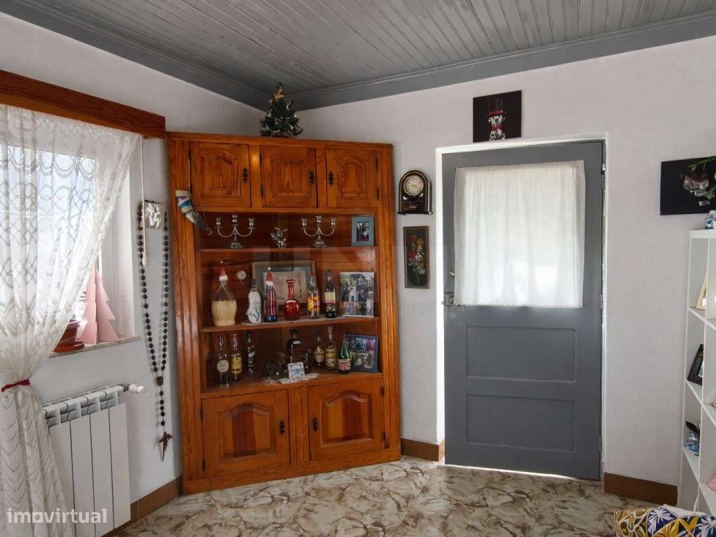 À primeira vista é uma casa como tantas outras. Na prática, é muito...-17