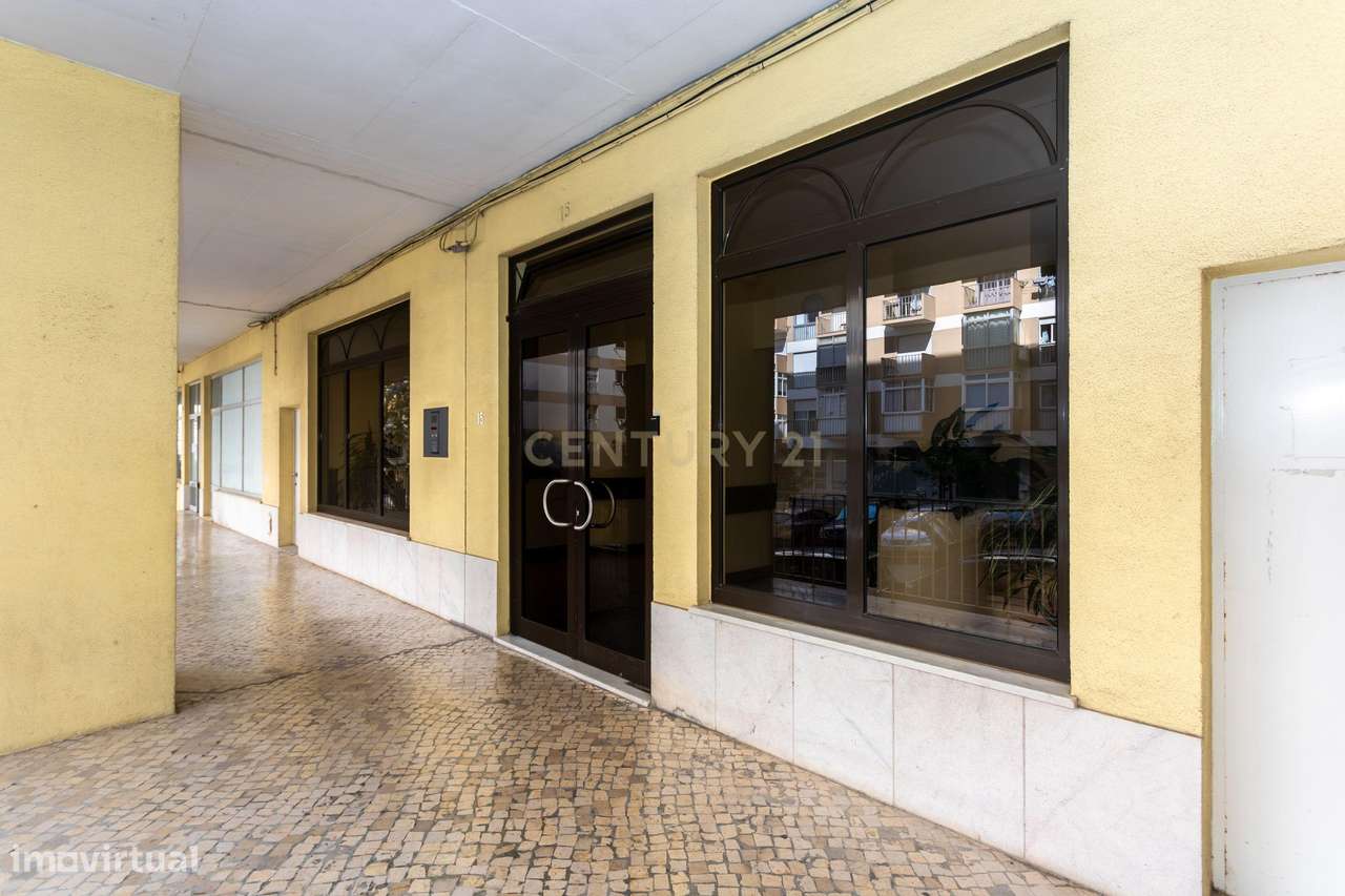 Apartamento T2 em Paço de Arcos com estacionamento. Venha viver entre - Grande imagem: 5/21