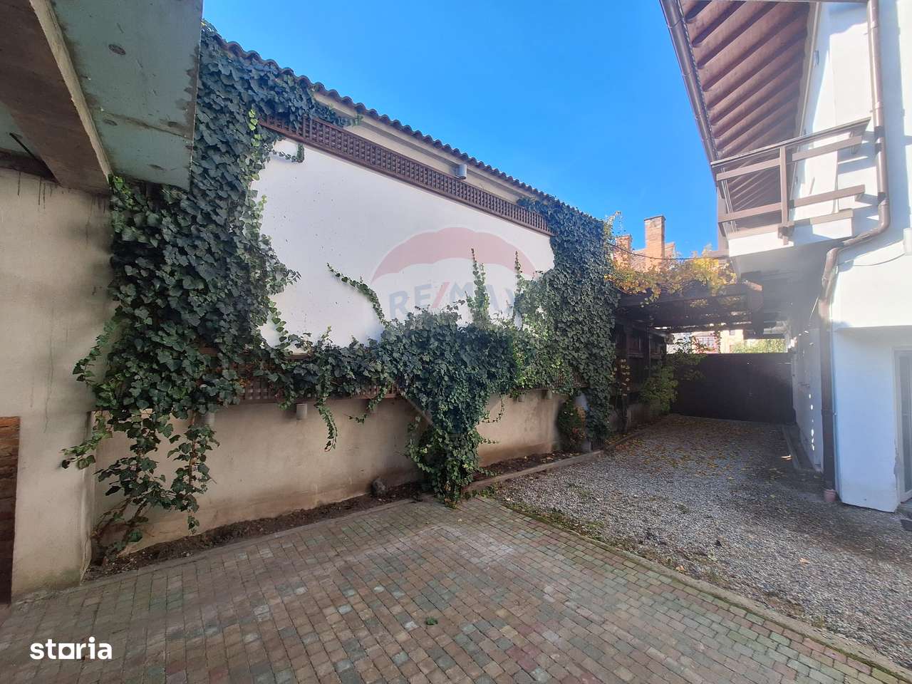 Apartament  la vila, cu 5 camere de vânzare în zona Turnisor-16