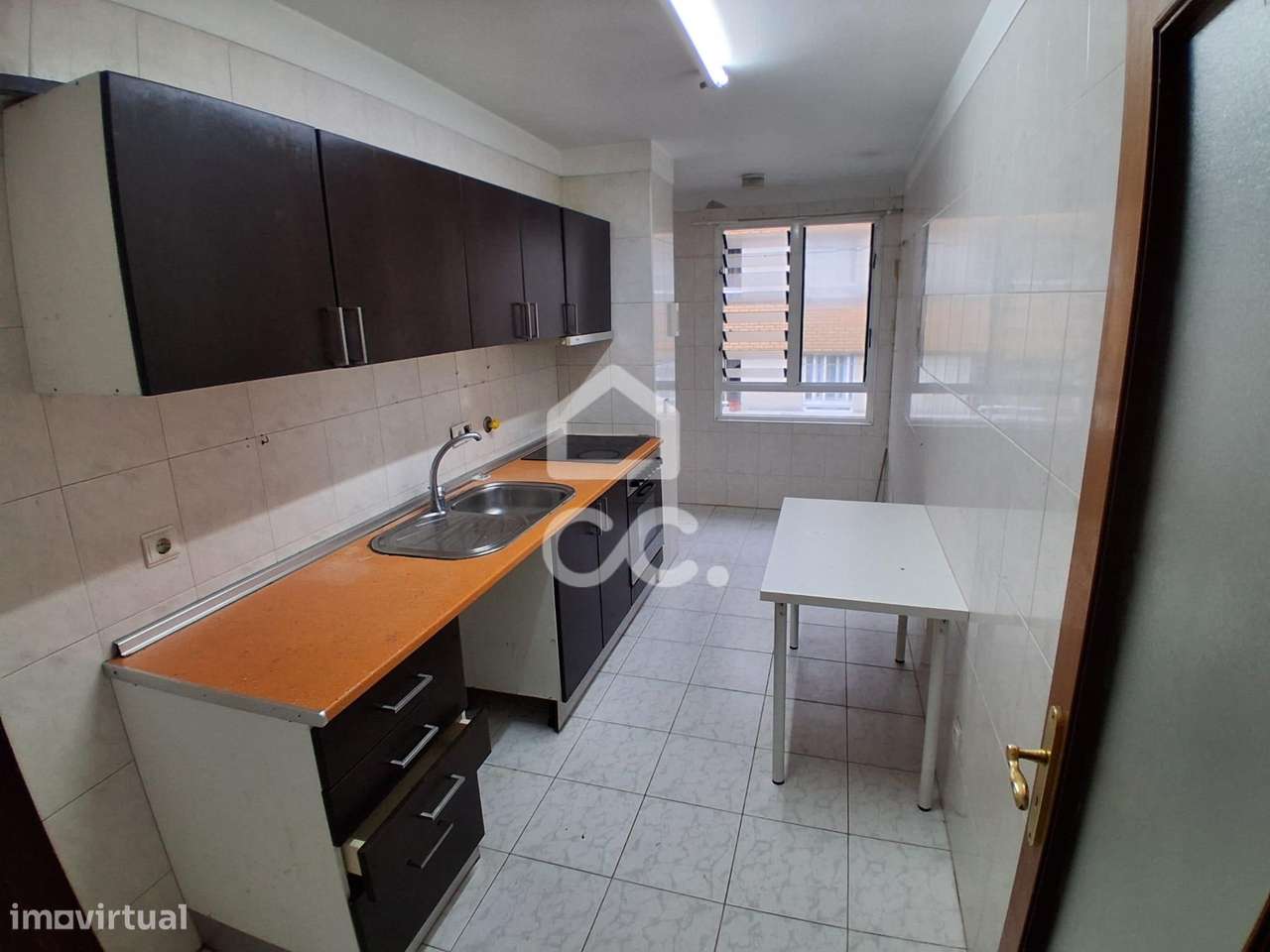 Apartamento T3 em fase de início de renovação total, com Lugar de gar-9