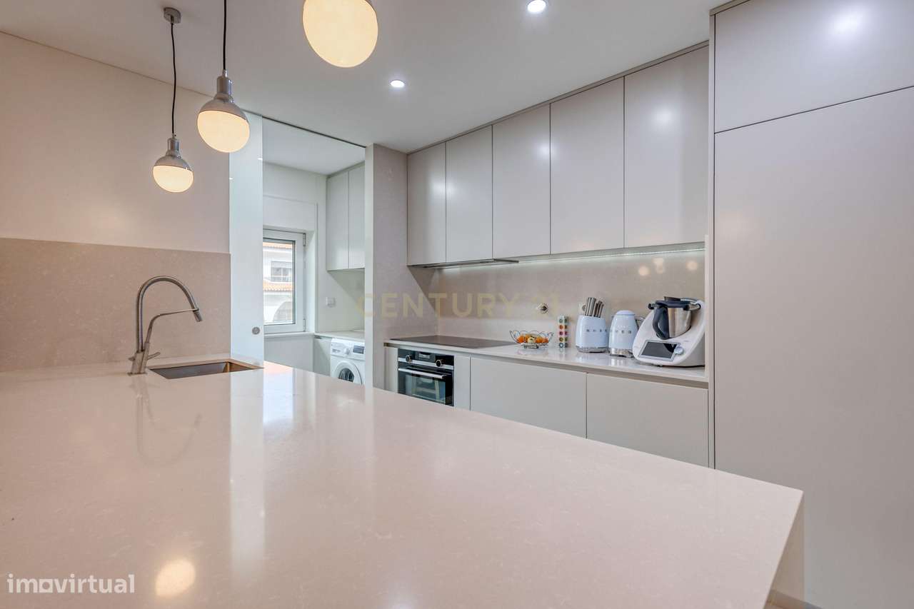 T3 Renovado com Terraço a 200m da Praia de Lavadores-5