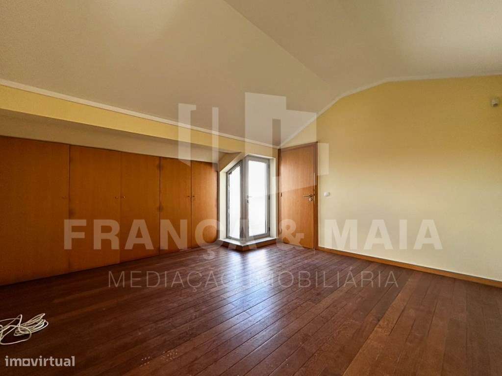 Moradia T3 Renovada com Áreas Excepcionais e Potencial até T5 em Pe...-31