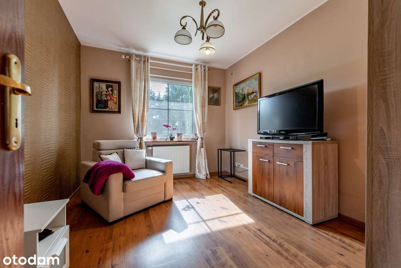 6 pokoi/duża działka/basen/meble/oddzielne pom po salonie fryzjerskim/-3