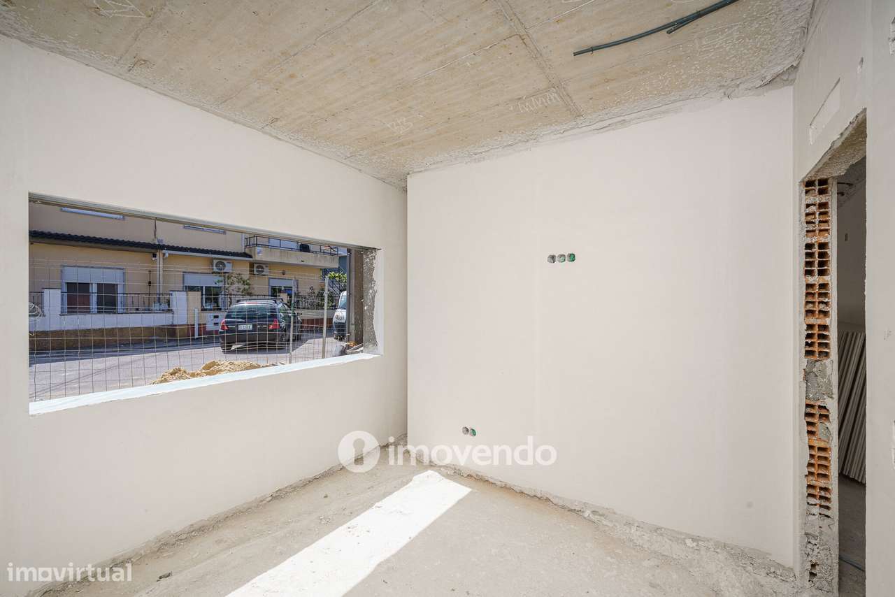 Moradia geminada T3+1 em fase de construção, em Pinhal de Frades-5