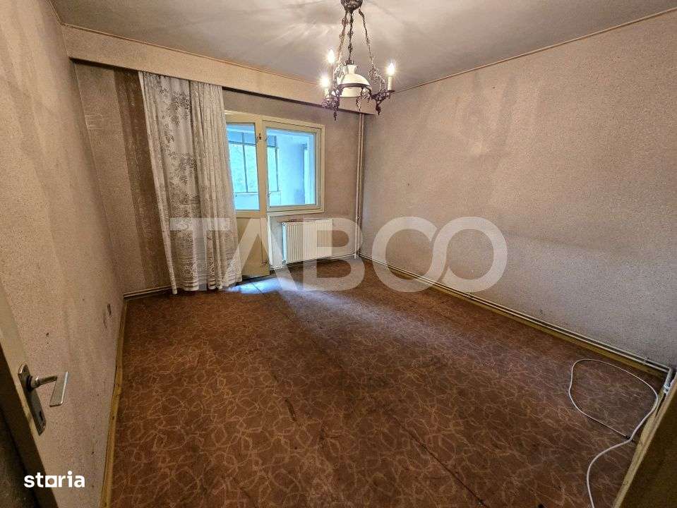 Apartament decomandat 4 camere 4 balcoane 2 bai etaj 1 Central Sibiu - Imagine principală: 4/19