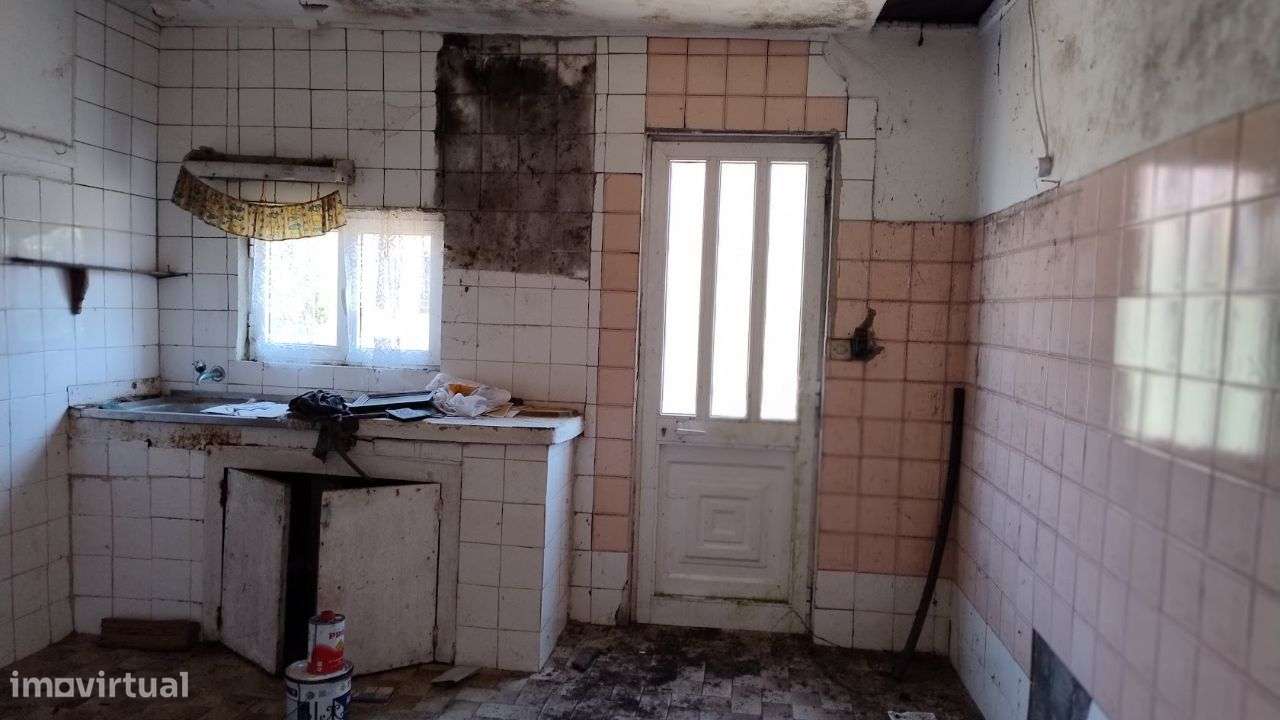 Moradia para restauro - Grande imagem: 3/10