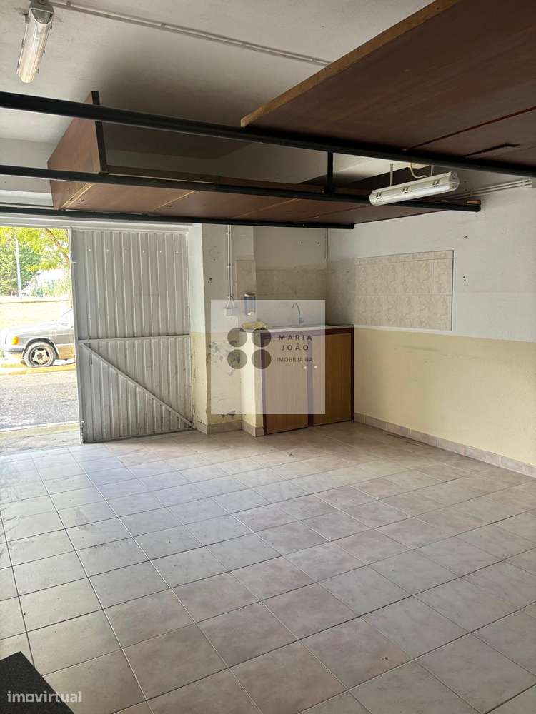 Excelente Garagem, 21m2, Rua sem saida, Oportunidade-1