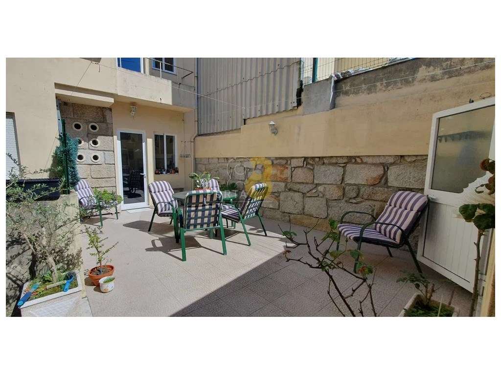 Moradia Bi-Familiar T4 + T2 com espaços exteriores | Viso, Porto-14