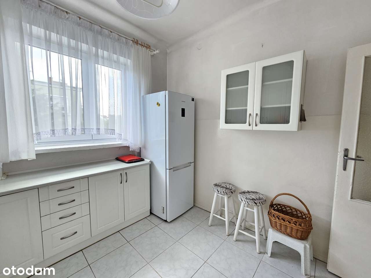 Duże, jasne mieszkanie trzypokojowe w samym centrum Błonia-6