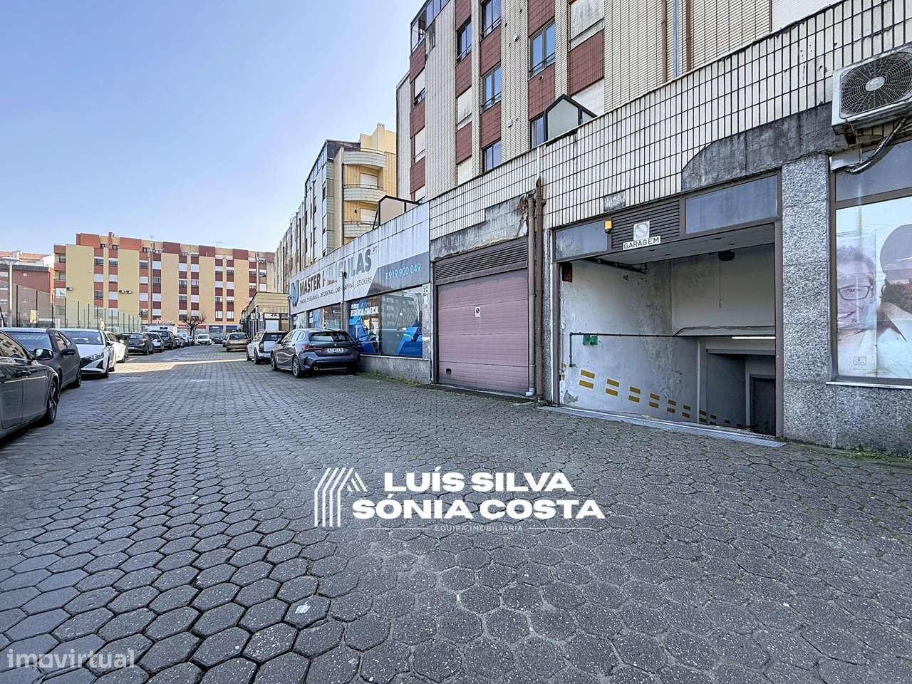 Garagem fechada c/ 166m2 & Estacionamento para 9 Carros no centro...-19