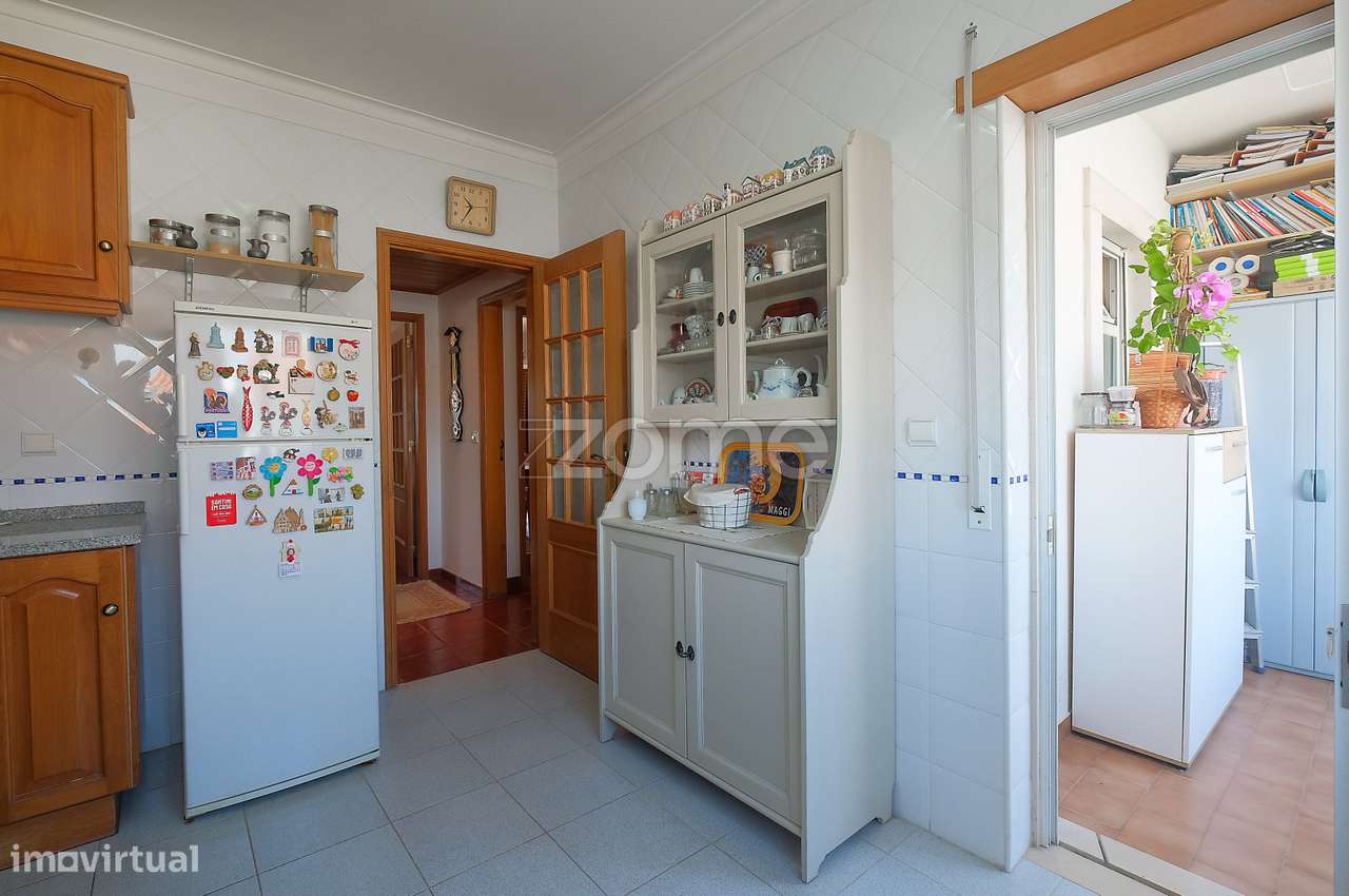 Apartamento T2 com 3 Lugares de Garagem | Alvide, Alcabideche, Cascais-11