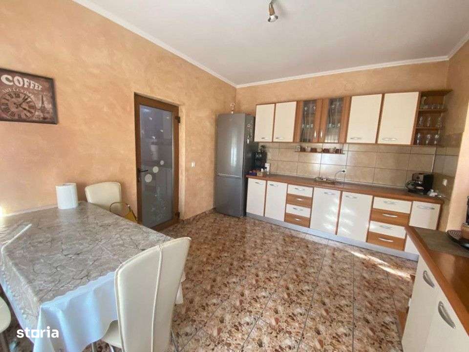 De vanzare, casa cu 3 camere, in Santadrei! - Imagine principală: 2/19