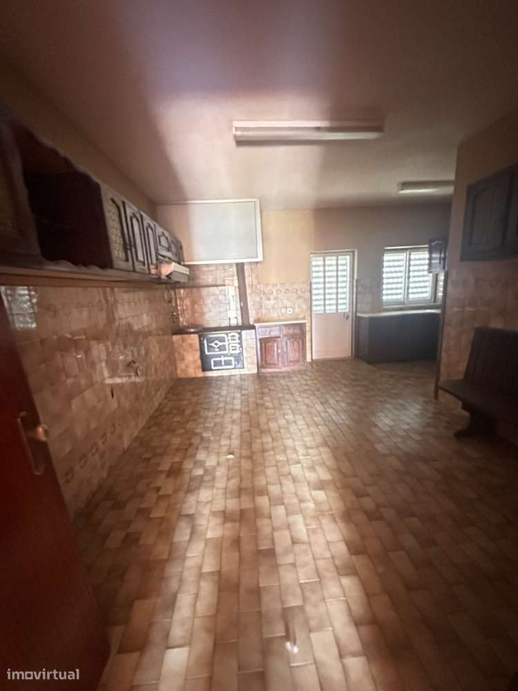 Moradia T4 com jardim e garagem em Sernancelhe-6