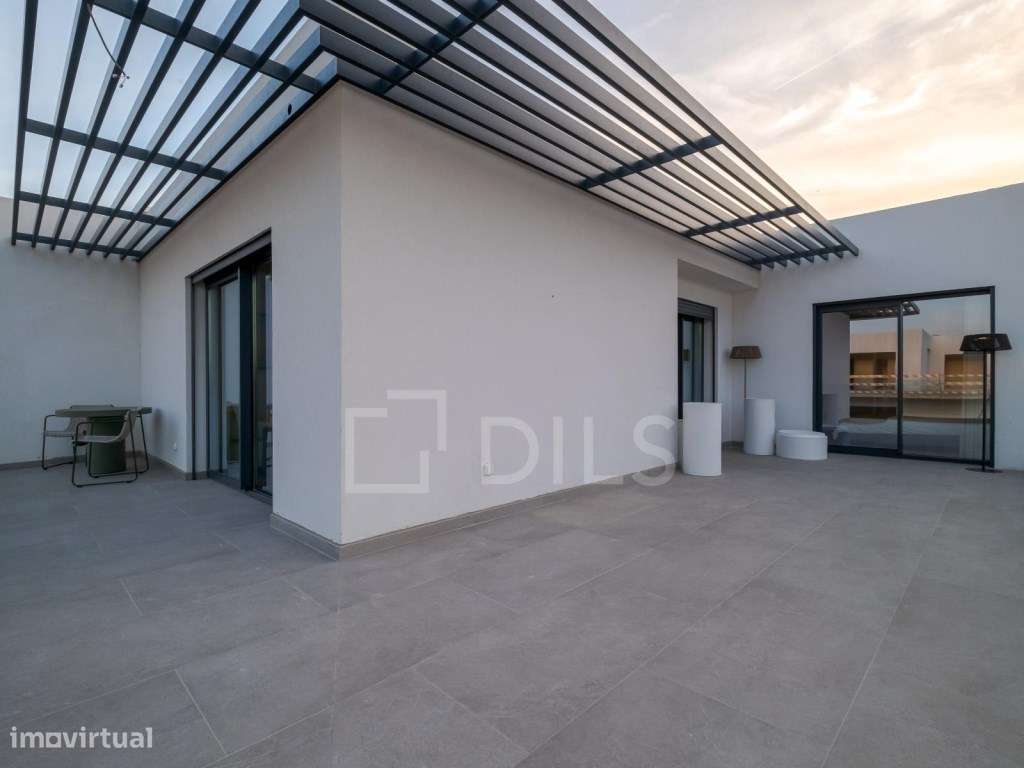 Moradia T3 com garagem e piscina na Herdade do Meio, Amora - Grande imagem: 2/68